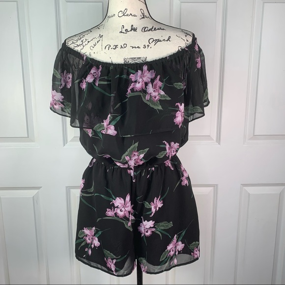 NWT BB Dakota Off the Shoulder Floral Romper - Picture 3 of 17